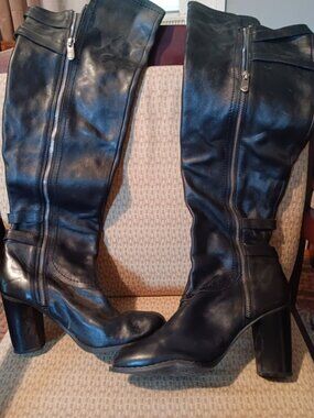 Black boots Women's Size 8.5